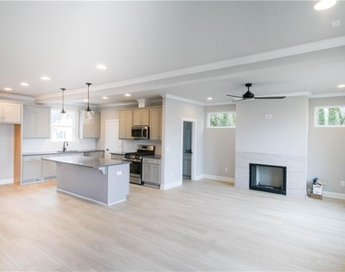 1740 Bolton Road Nw - Photo Thumbnail 2