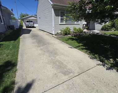1436 Beach Avenue - Photo Thumbnail 13