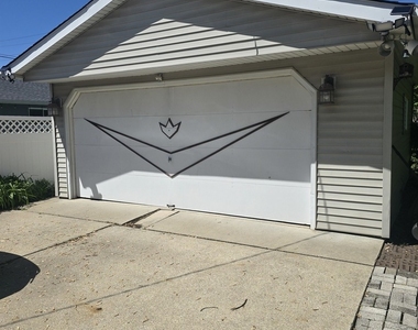 1436 Beach Avenue - Photo Thumbnail 10