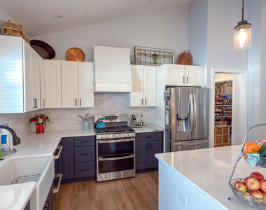 1717 S Stone Creek Boulevard - Photo Thumbnail 9