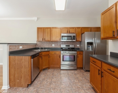 2215 Stoughton Drive - Photo Thumbnail 5