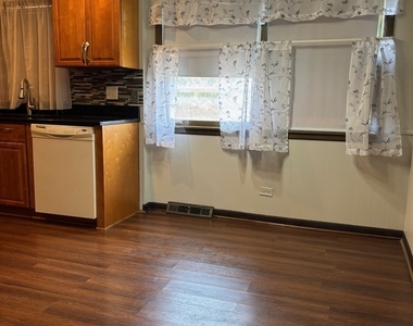 851 N Northwest Highway - Photo Thumbnail 5
