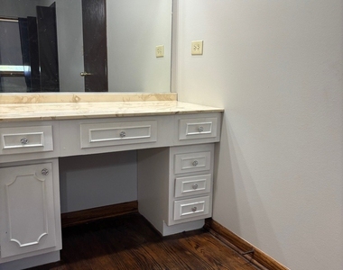 851 N Northwest Highway - Photo Thumbnail 13