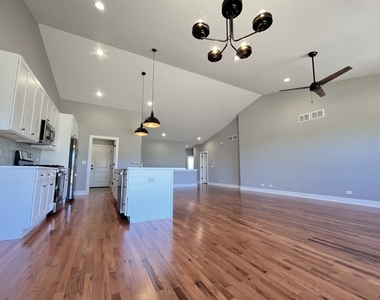 970 Meadow Lane - Photo Thumbnail 9