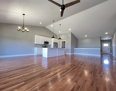 970 Meadow Lane - Photo Thumbnail 6