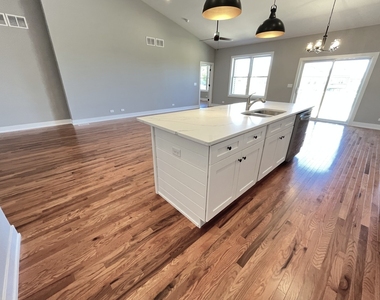 970 Meadow Lane - Photo Thumbnail 7
