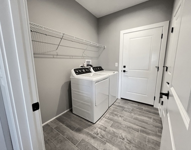 970 Meadow Lane - Photo Thumbnail 16