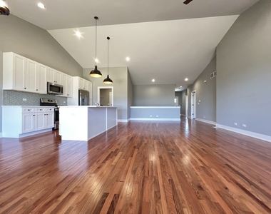 970 Meadow Lane - Photo Thumbnail 3