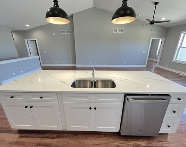 970 Meadow Lane - Photo Thumbnail 11