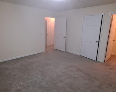 7104 Fairington Ridge Circle - Photo Thumbnail 9