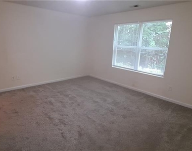 7104 Fairington Ridge Circle - Photo Thumbnail 10