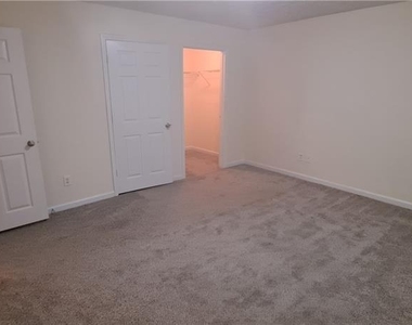 7104 Fairington Ridge Circle - Photo Thumbnail 8