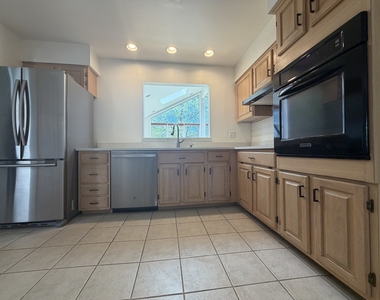 1161 Parker Lane - Photo Thumbnail 3
