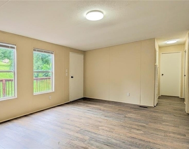 99 Center Grove Drive - Photo Thumbnail 10