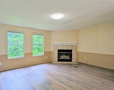 99 Center Grove Drive - Photo Thumbnail 4