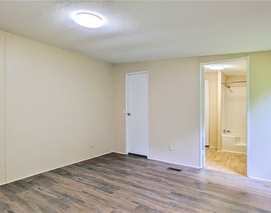 99 Center Grove Drive - Photo Thumbnail 13