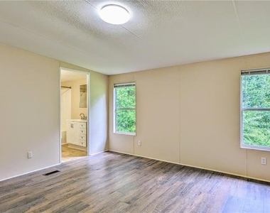 99 Center Grove Drive - Photo Thumbnail 12