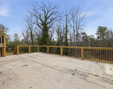 2176 Riverside Drive - Photo Thumbnail 18