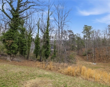 2176 Riverside Drive - Photo Thumbnail 13
