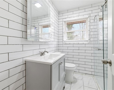 2176 Riverside Drive - Photo Thumbnail 16