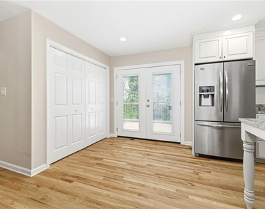 2176 Riverside Drive - Photo Thumbnail 9