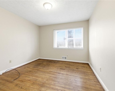 2176 Riverside Drive - Photo Thumbnail 19