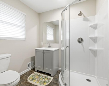 2176 Riverside Drive - Photo Thumbnail 17