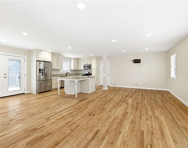 2176 Riverside Drive - Photo Thumbnail 5
