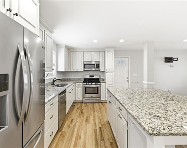 2176 Riverside Drive - Photo Thumbnail 4