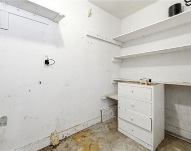 2176 Riverside Drive - Photo Thumbnail 15