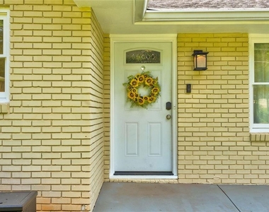 1848 Winthrop Drive Se - Photo Thumbnail 2