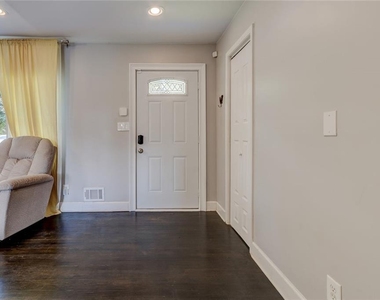 1848 Winthrop Drive Se - Photo Thumbnail 4