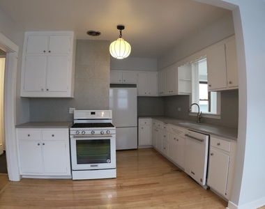 4219 N Albany Avenue - Photo Thumbnail 4