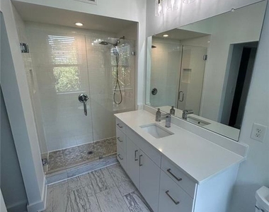 128 Peachtree Memorial Drive Nw - Photo Thumbnail 10