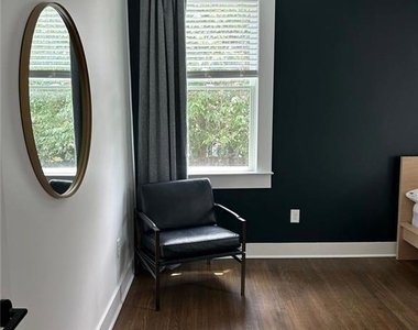 128 Peachtree Memorial Drive Nw - Photo Thumbnail 8