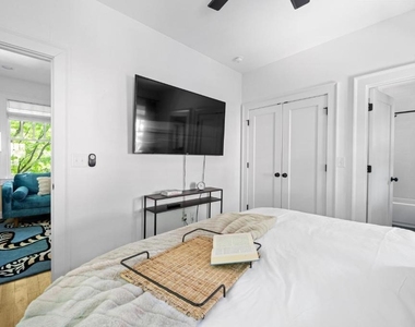 1054 Euclid Avenue Ne - Photo Thumbnail 22