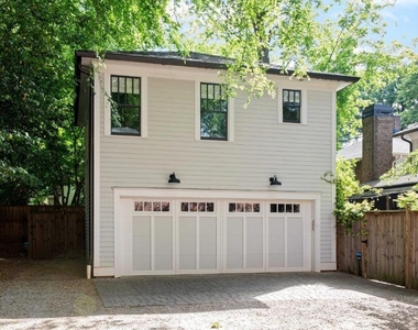 1054 Euclid Avenue Ne - Photo Thumbnail 5