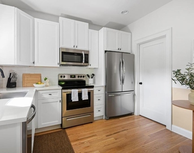 1054 Euclid Avenue Ne - Photo Thumbnail 10