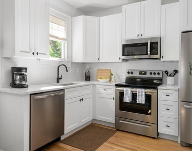 1054 Euclid Avenue Ne - Photo Thumbnail 7
