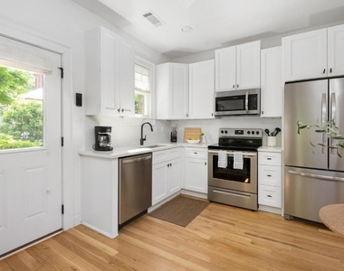 1054 Euclid Avenue Ne - Photo Thumbnail 8