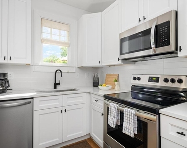 1054 Euclid Avenue Ne - Photo Thumbnail 11