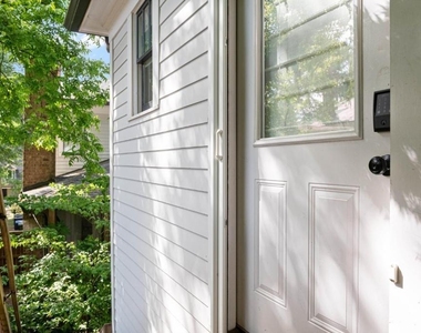 1054 Euclid Avenue Ne - Photo Thumbnail 6