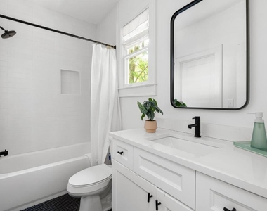 1054 Euclid Avenue Ne - Photo Thumbnail 25