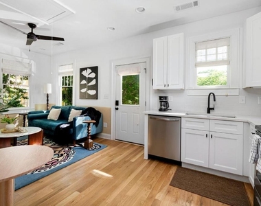 1054 Euclid Avenue Ne - Photo Thumbnail 1