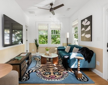 1054 Euclid Avenue Ne - Photo Thumbnail 18