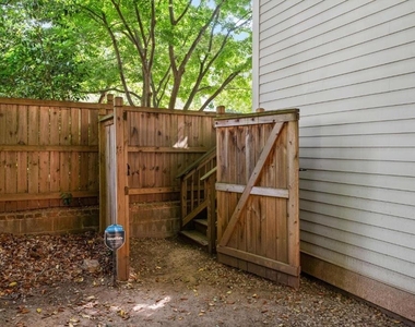 1054 Euclid Avenue Ne - Photo Thumbnail 29