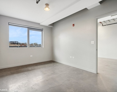 1241 N Milwaukee Avenue - Photo Thumbnail 9