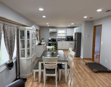 208 W Nippersink Road - Photo Thumbnail 4