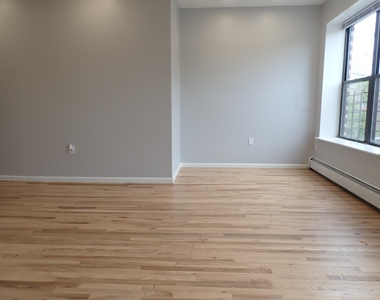 982 Dumont Avenue - Photo Thumbnail 2