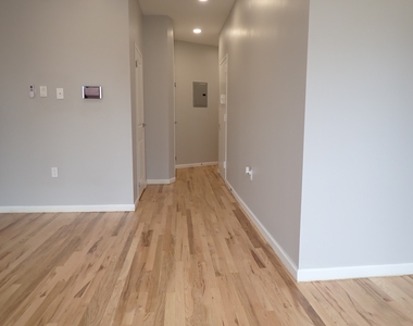 982 Dumont Avenue - Photo Thumbnail 4